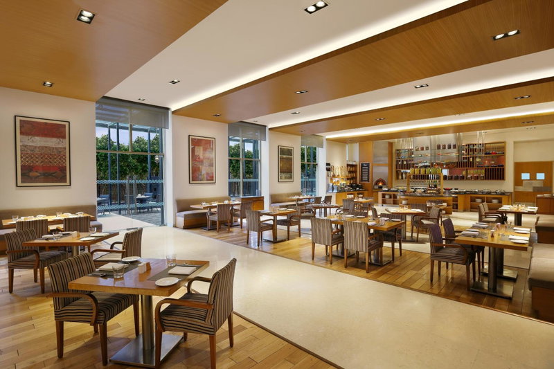 Four Points by Sheraton Hotel and Serviced Apartments Pune, Khadki, Indien