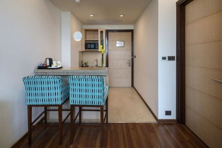 Sandal Suites Op. by Lemon Tree Hotels, Noida, Indien
