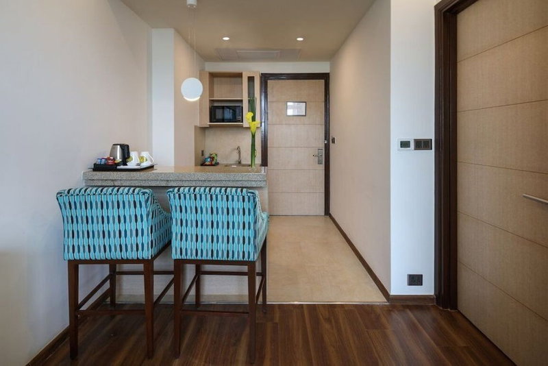 Sandal Suites Op. by Lemon Tree Hotels, Noida, Indien
