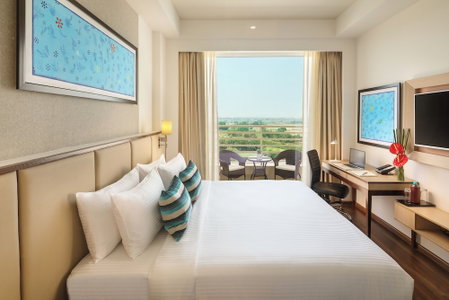 Sandal Suites Op. by Lemon Tree Hotels, Noida, Indien