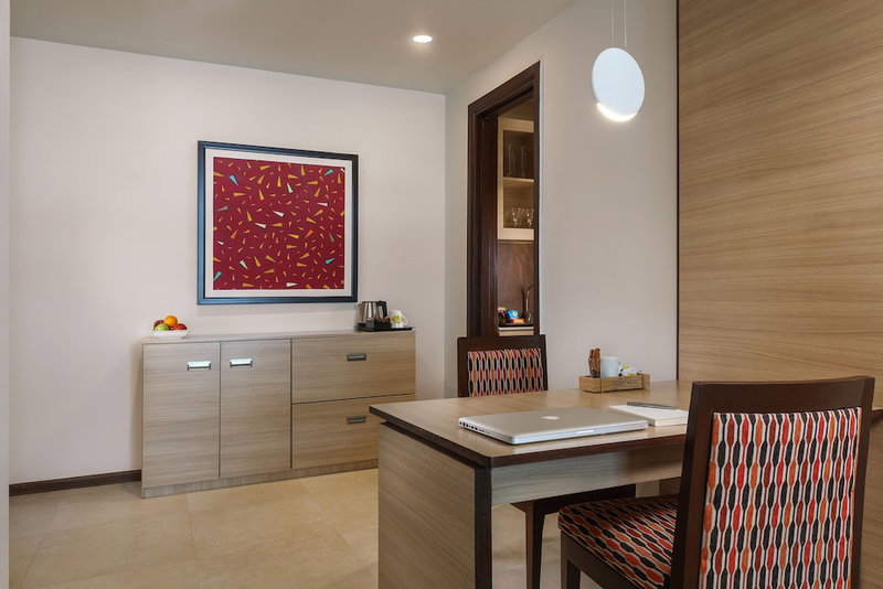 Sandal Suites Op. by Lemon Tree Hotels, Noida, Indien