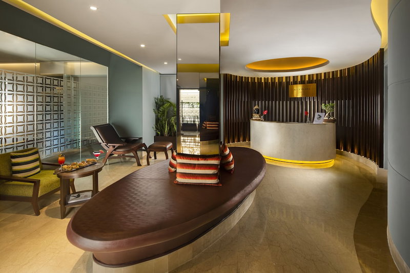 Sandal Suites Op. by Lemon Tree Hotels, Noida, Indien