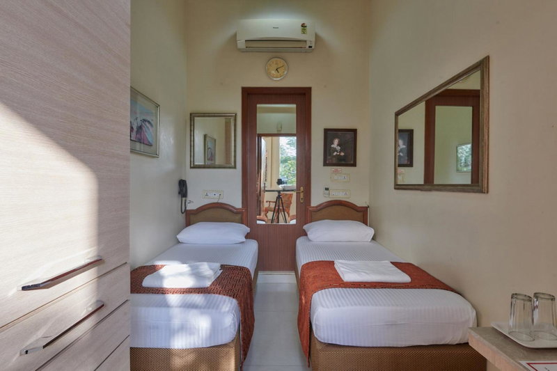 Elphinstone Hotel, Uran, India