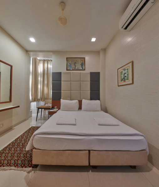 Elphinstone Hotel, Uran, India