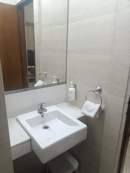 Regent Hotel, Uran, Indien