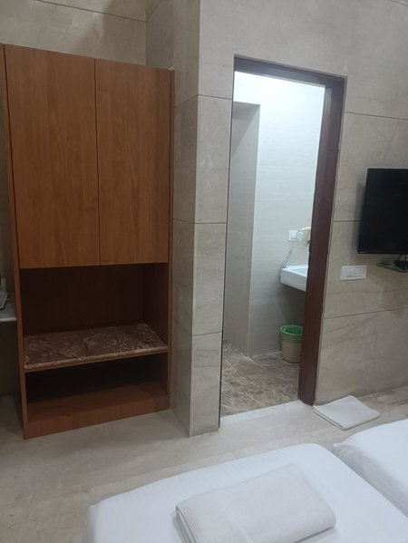 Regent Hotel, Uran, Indien