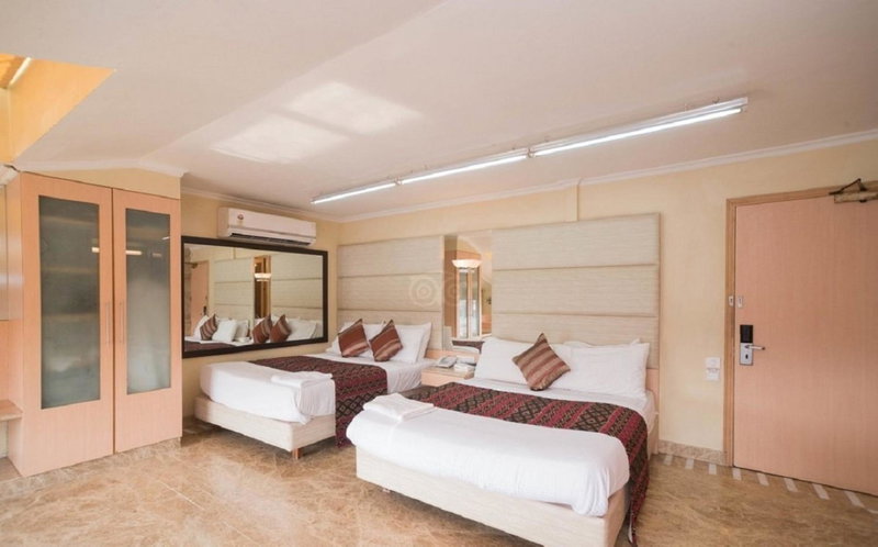 Regent Hotel, Uran, Indien