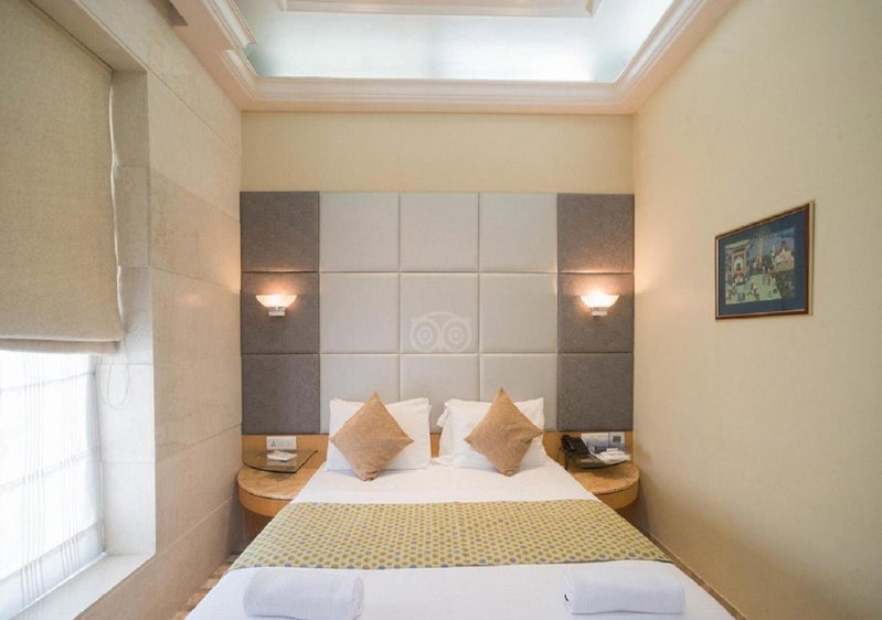 Regent Hotel, Uran, Indien