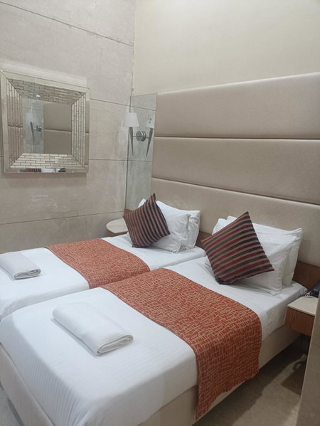 Regent Hotel, Uran, Indien