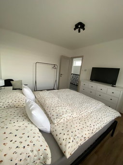 Twin House, Gyal, Ungarn