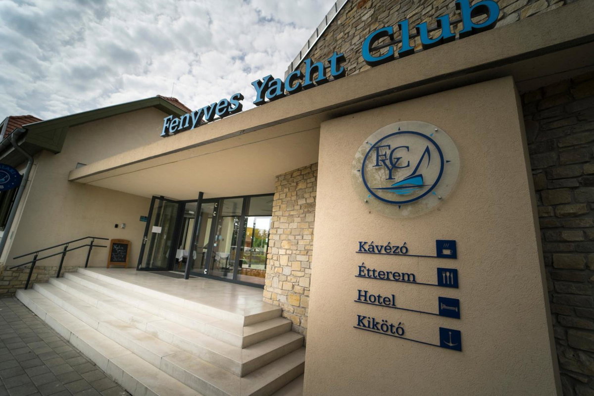 Hotel · Fenyves Yacht Club Superior, Keszthely