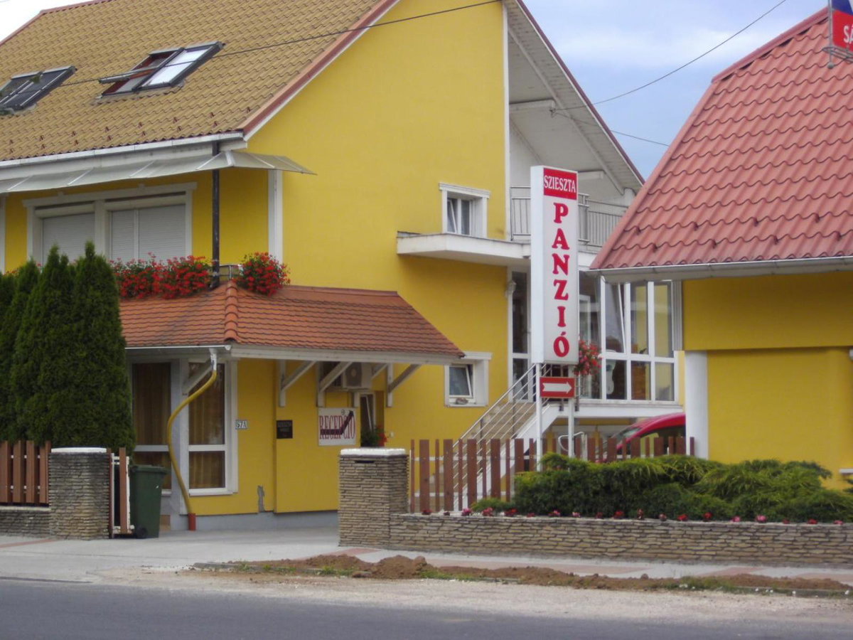 Szieszta Panzió, Hungary