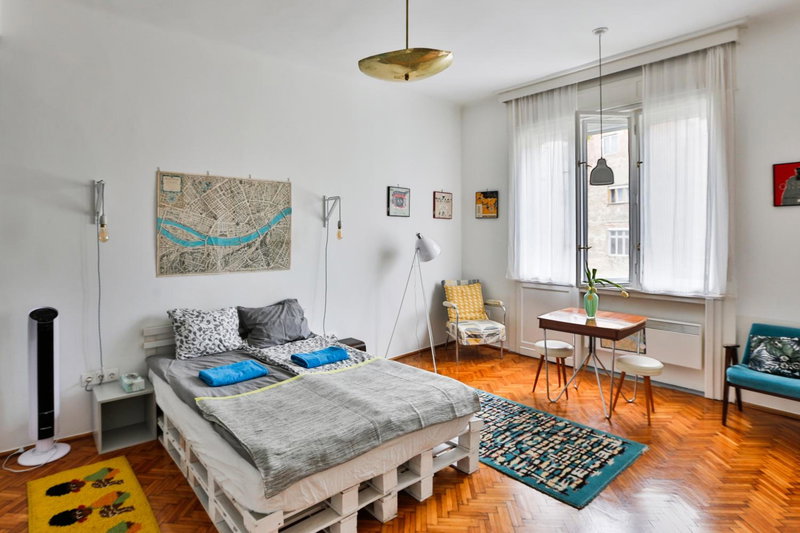 Bright Lights, Big City Studio, Budapest II. keruelet, Венгрия