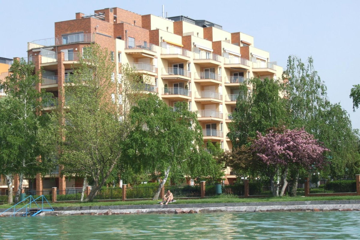 Galerius Golden Beach Apartment, Hungría
