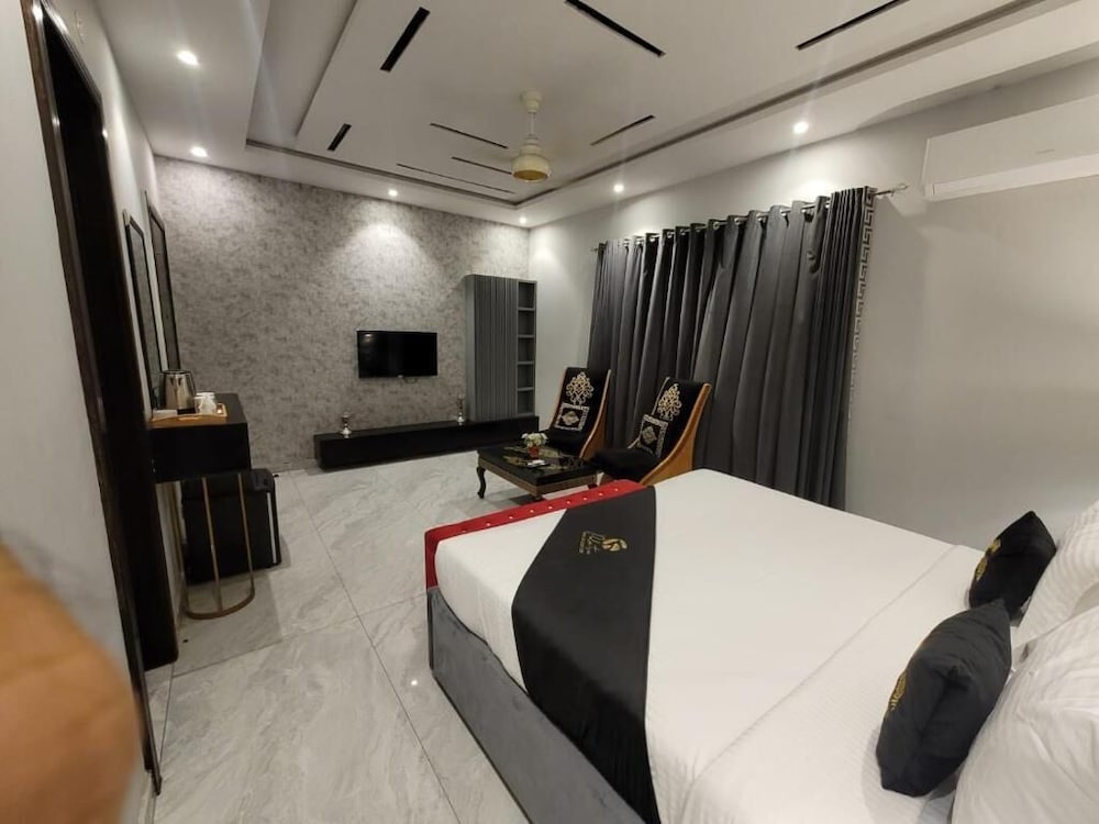 Palm Tree Hotel & Luxury Suites, Pakistan