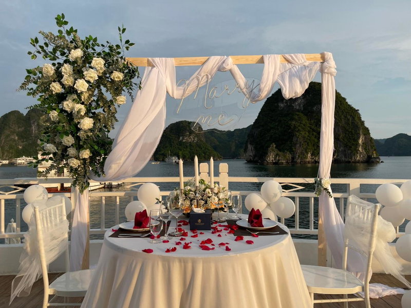 Hermes Cruises, Ha Long, Vietnam