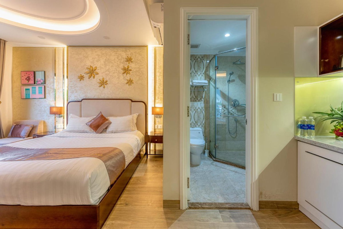 Hotel · Golden Tree Hotel & Apartment, Nha Be