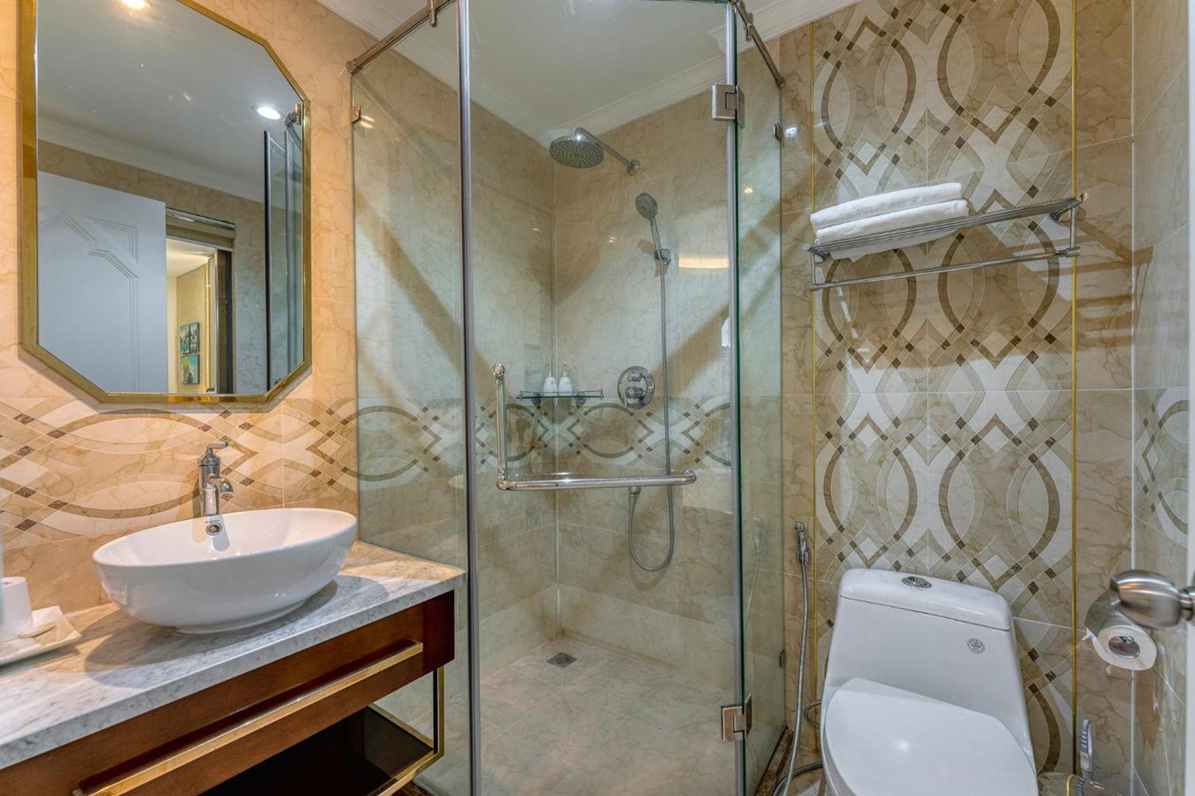 Golden Tree Hotel & Apartment, Nhà Bè, Việt Nam