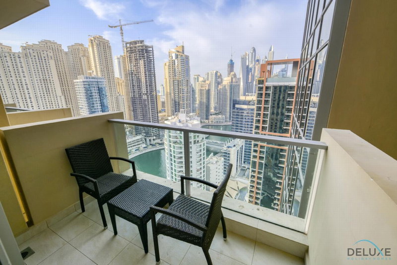 Regal Studio at The Address Residences Dubai Marina by Deluxe Holiday Homes, Dubai, United Arab Emirates