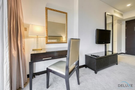 Regal Studio at The Address Residences Dubai Marina by Deluxe Holiday Homes, Dubai, United Arab Emirates