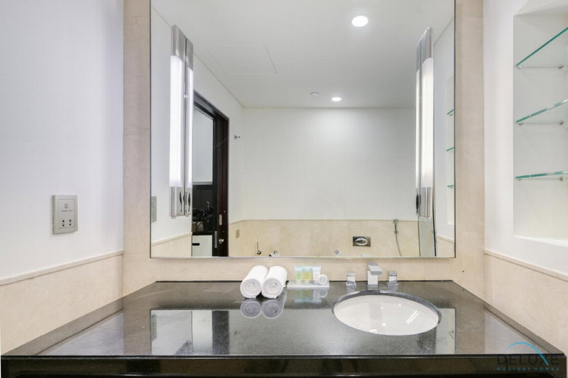 Regal Studio at The Address Residences Dubai Marina by Deluxe Holiday Homes, Dubai, United Arab Emirates