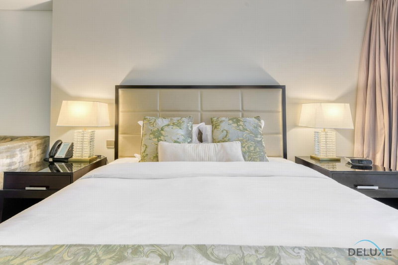 Regal Studio at The Address Residences Dubai Marina by Deluxe Holiday Homes, Dubai, United Arab Emirates