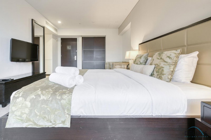 Regal Studio at The Address Residences Dubai Marina by Deluxe Holiday Homes, Dubai, United Arab Emirates
