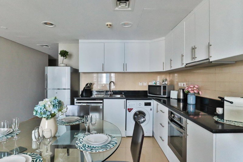 HiGuests - Fabulous Duplex With Breathtaking Lake Views, Dubai, United Arab Emirates