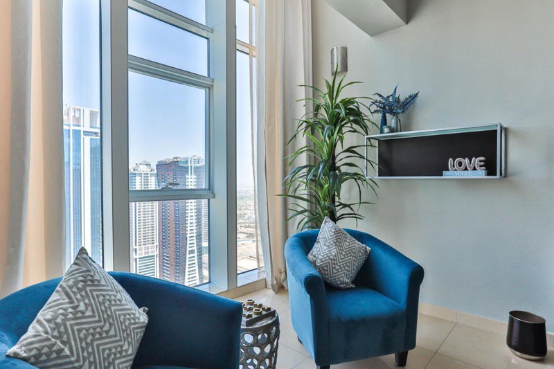 HiGuests - Fabulous Duplex With Breathtaking Lake Views, Dubai, United Arab Emirates