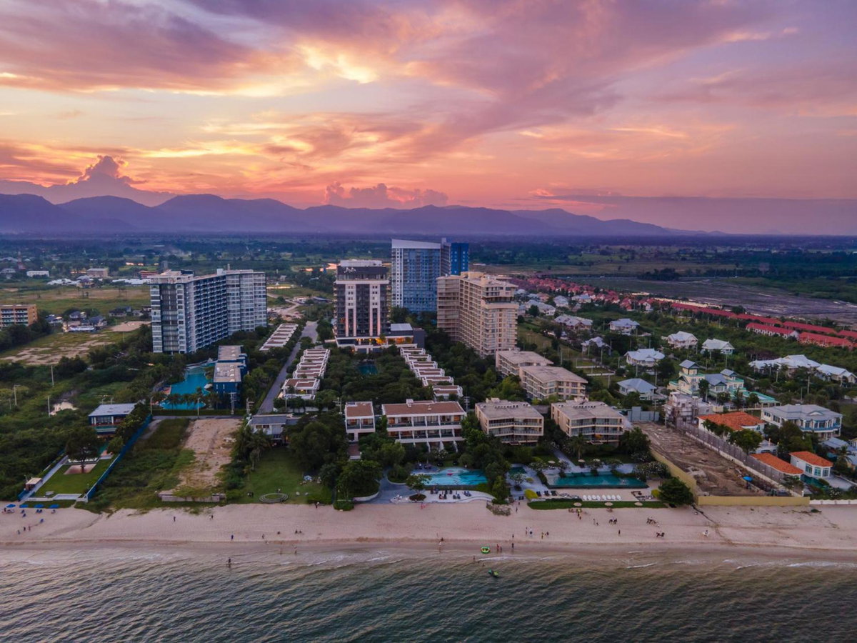 Baba Beach Club Hua Hin Luxury Pool Villa by Sri panwa, Tailandia
