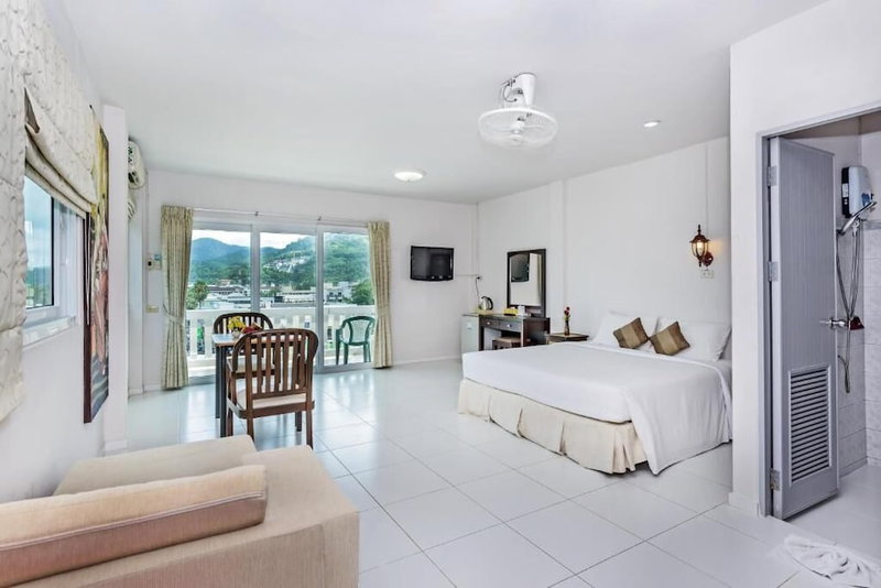 Kata Hill Sea View Hotel, Ban Chalong, ประเทศไทย