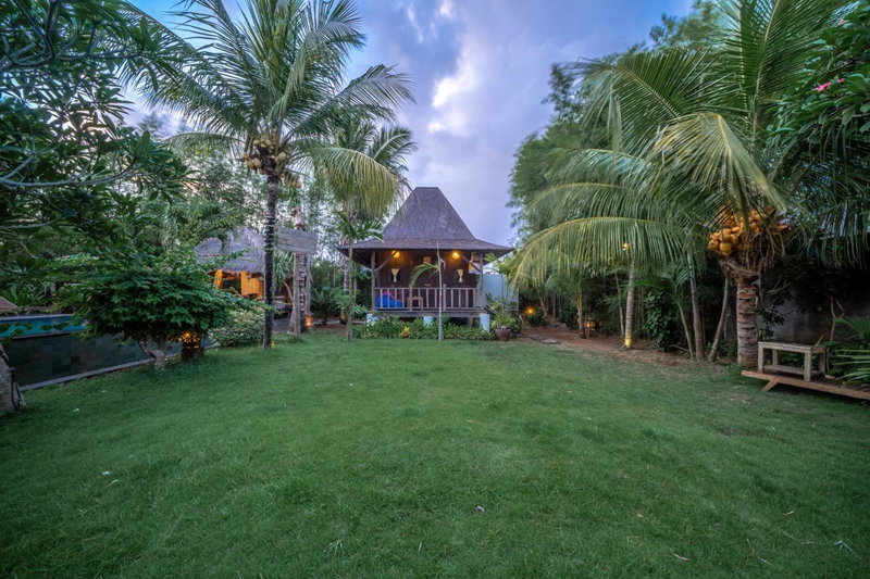 Flower Bud Bungalow Balangan, Kuta, 인도네시아 공화국