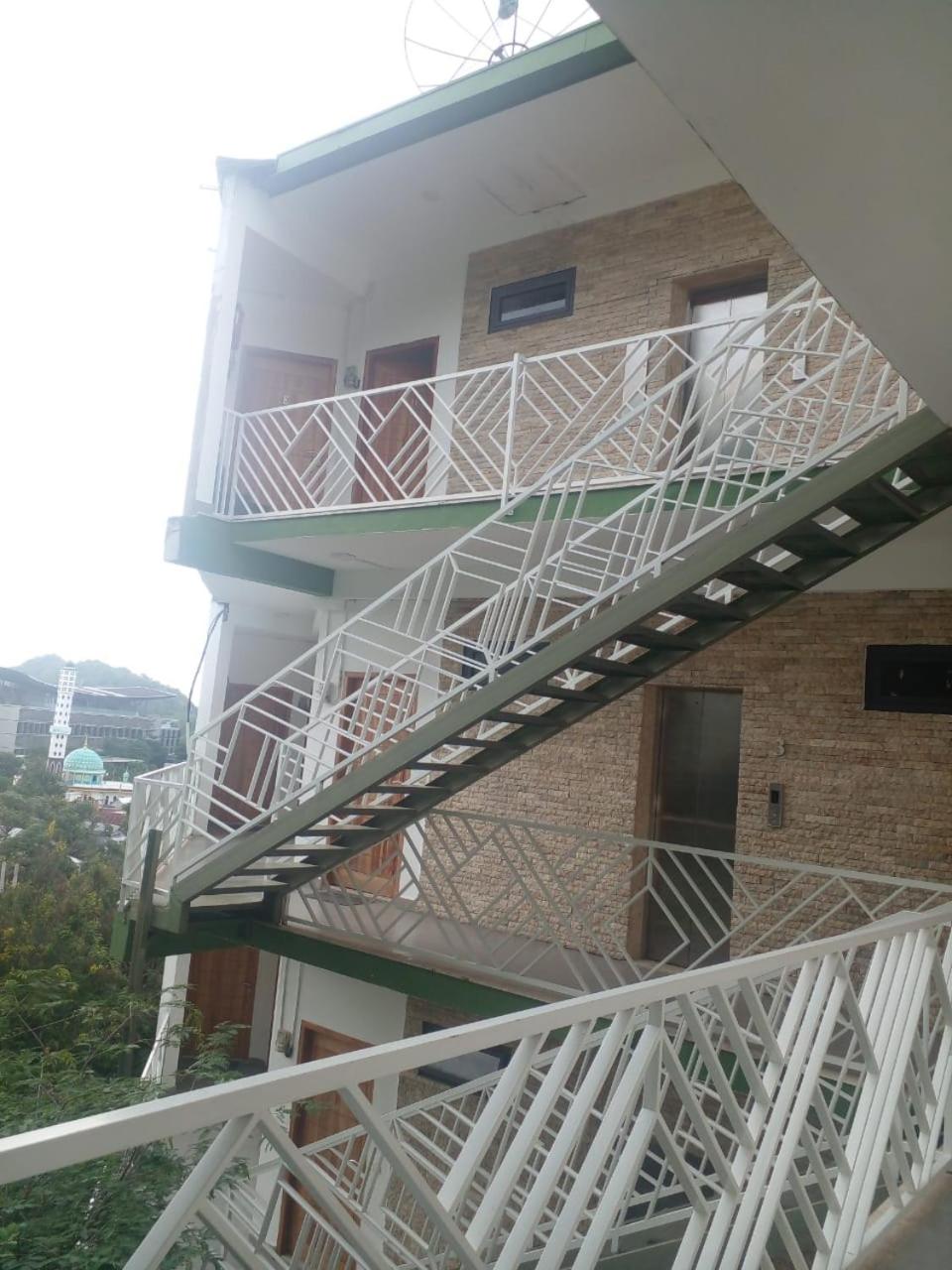 Hotel · Triple 888 Suites, Labuan Bajo