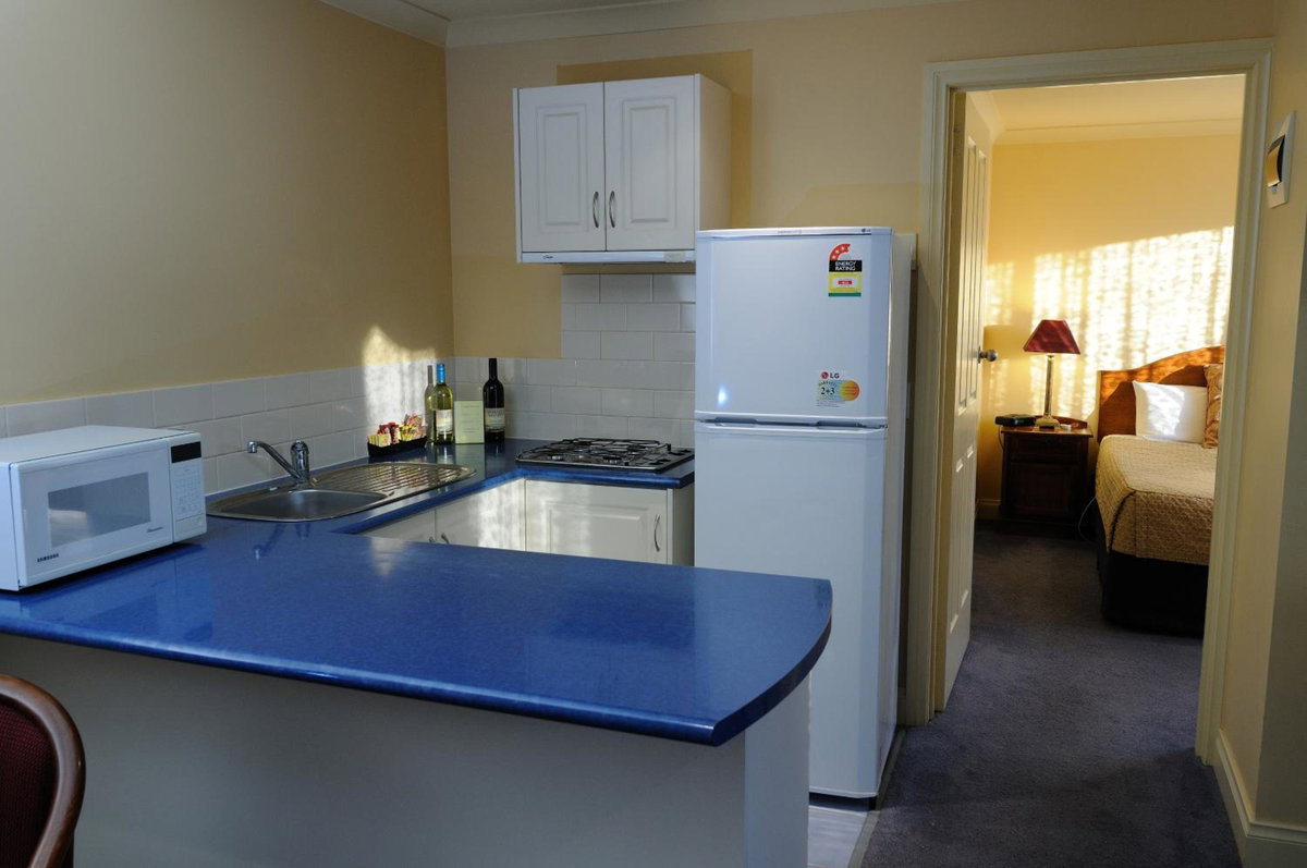 Hotel · Ashmont Motel and Apartments, Warrnambool