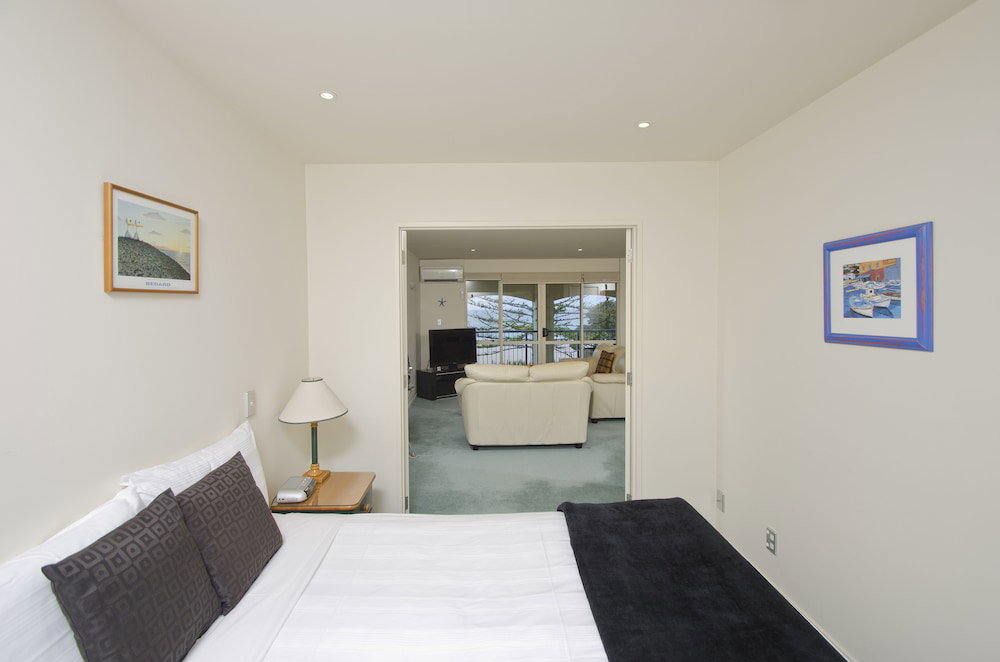 Hotel · The Pavilions Beachfront Apartments, Tauranga