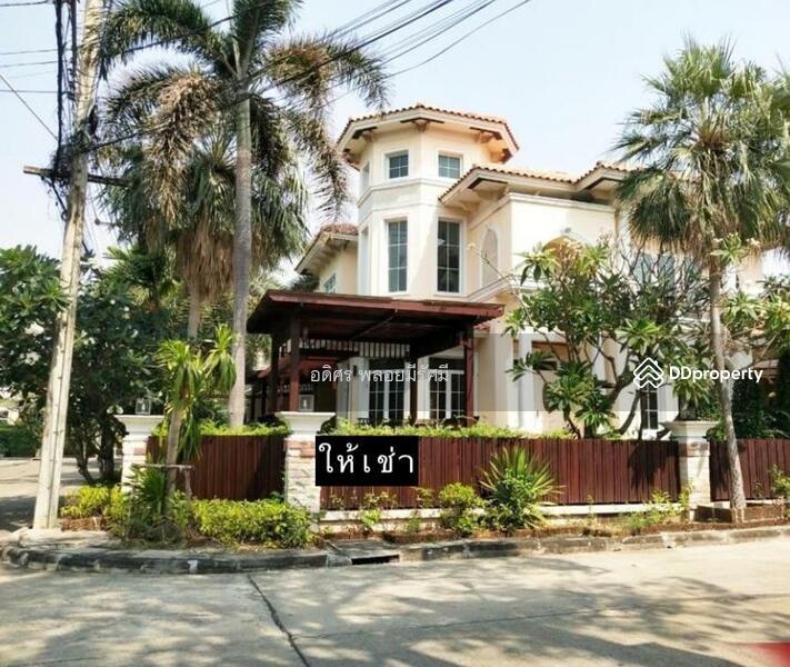 Narasiri Sathorn - Wongwaen, Bangkok, Thailand