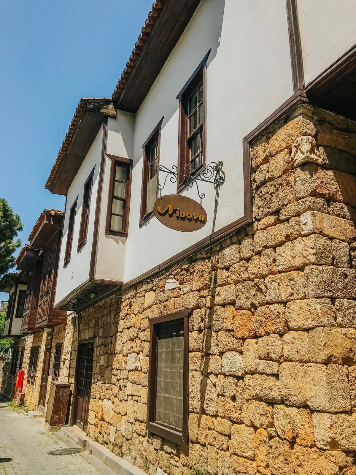 The Ninova, Turquía
