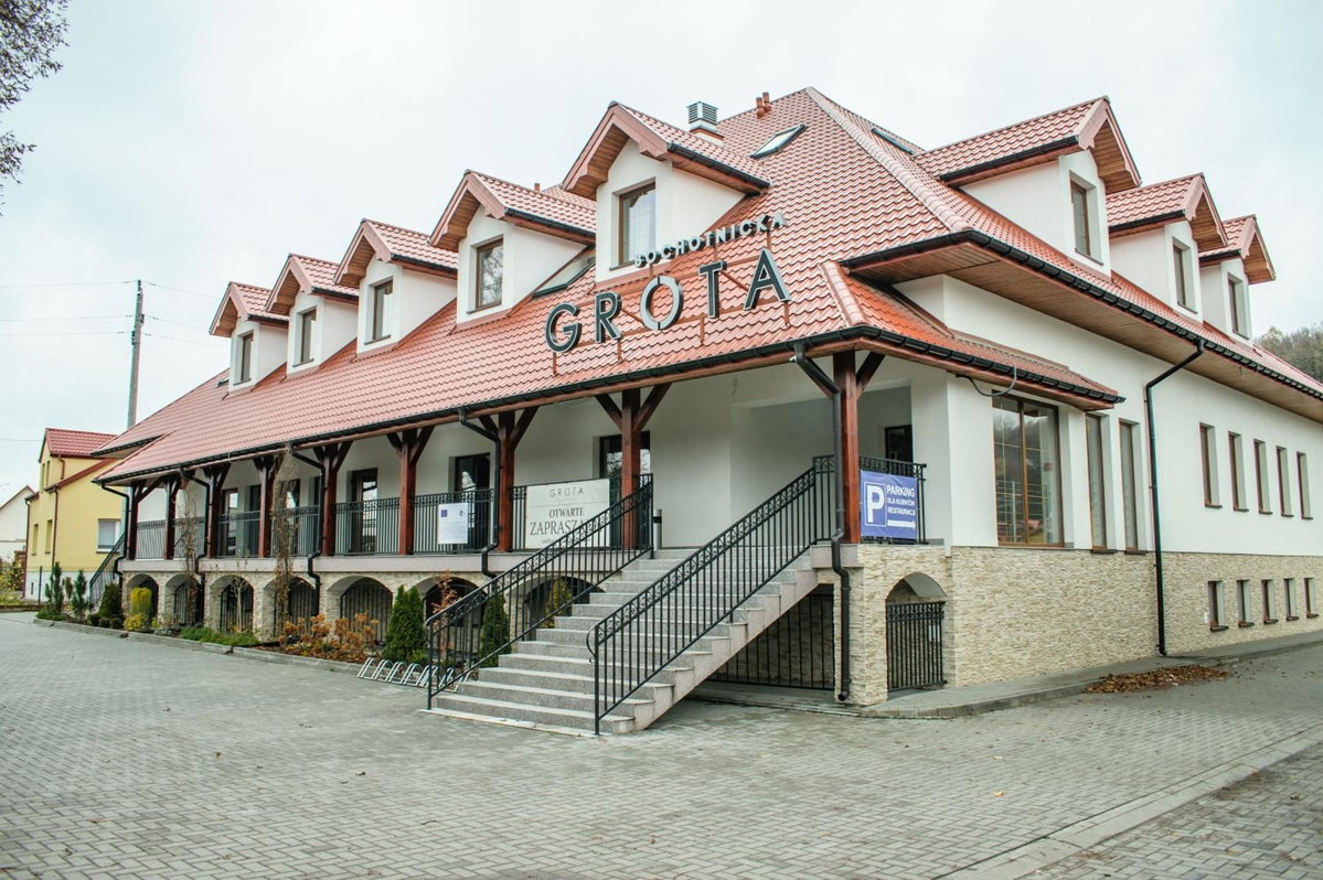 Grota Bochotnicka, Poland