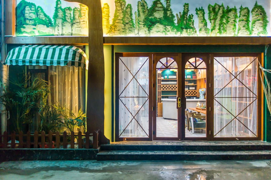 Edinburgh Hostel - Coffee bar - Western breakfast -Travel expert -Good location-English reception-Ticket service-Tourism planing-Laundry-Camara-Drone gopro, Zhangjiajie, 中国