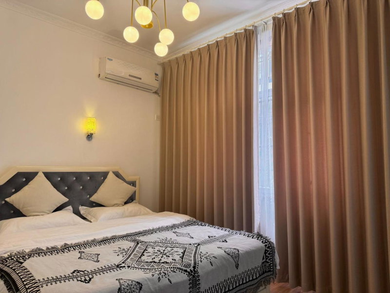 Edinburgh Hostel - Coffee bar - Western breakfast -Travel expert -Good location-English reception-Ticket service-Tourism planing-Laundry-Camara-Drone gopro, Zhangjiajie, 中国