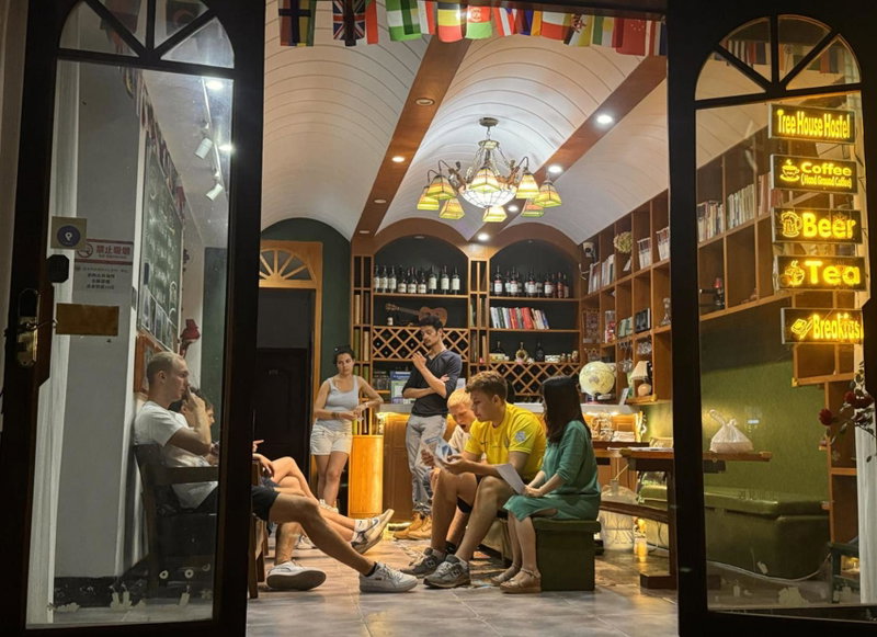 Edinburgh Hostel - Coffee bar - Western breakfast -Travel expert -Good location-English reception-Ticket service-Tourism planing-Laundry-Camara-Drone gopro, Zhangjiajie, 中国