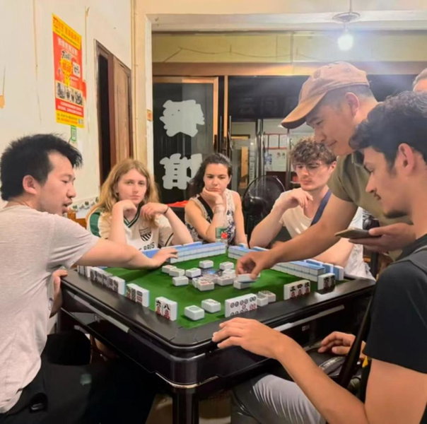 Edinburgh Hostel - Coffee bar - Western breakfast -Travel expert -Good location-English reception-Ticket service-Tourism planing-Laundry-Camara-Drone gopro, Zhangjiajie, 中国