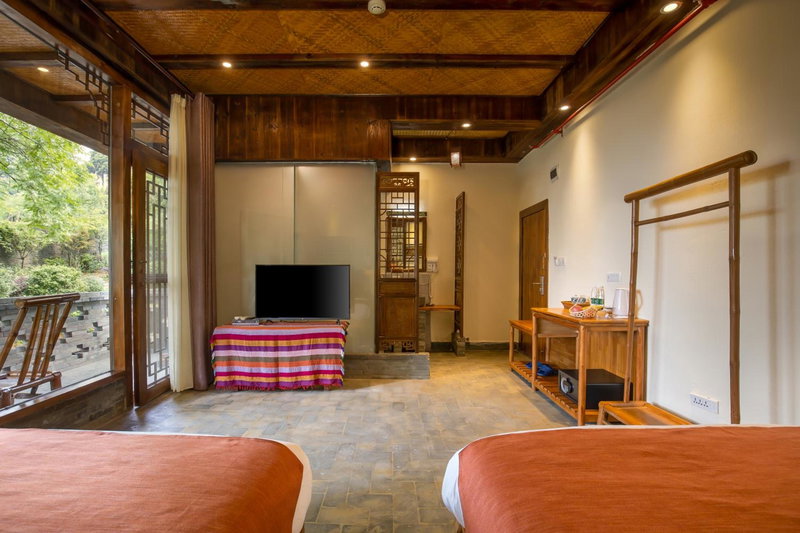 Yangshuo River Lodge Hotel--English speaking team&Swimming pool&Activties organized&Free pick up from Airport or TS over 3 nights, Yangshuo, China