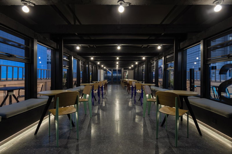 Chengdu Desti Youth Park Hostel TaiKooLi - Cafe& Bar& Luggage Storage& Large Public Area, Chengdu, 中国