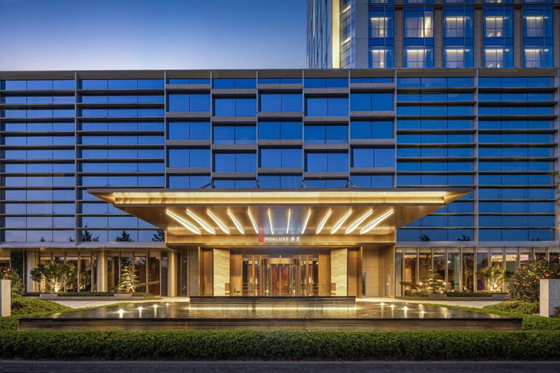 HUALUXE Haining by lHG- 5Minutes Drive to Haining China Leather Mall, Haining, 中国