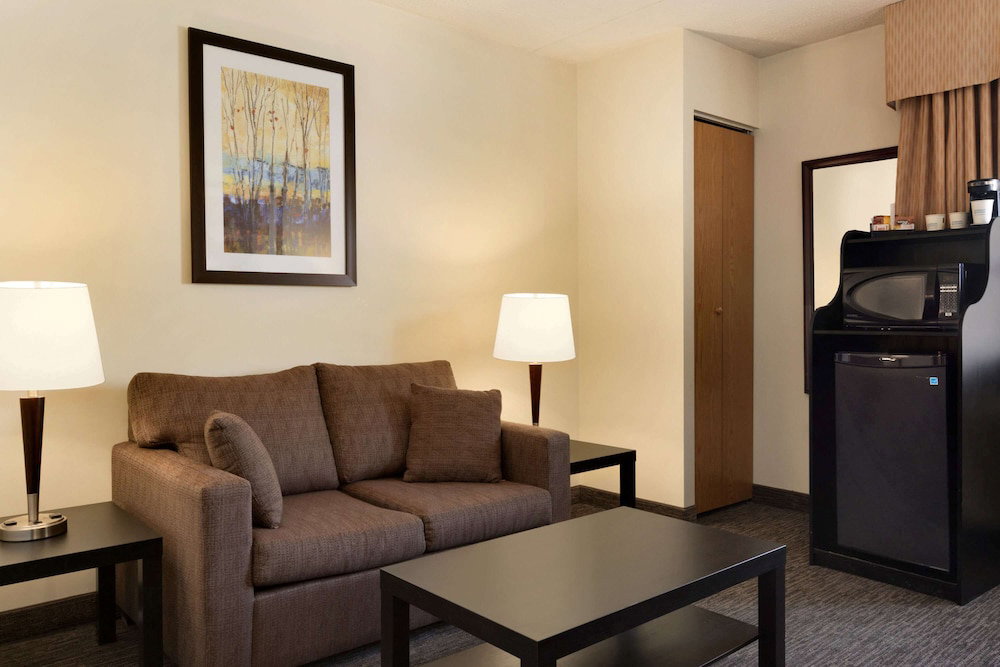 Travelodge by Wyndham Edmonton South, Canada
