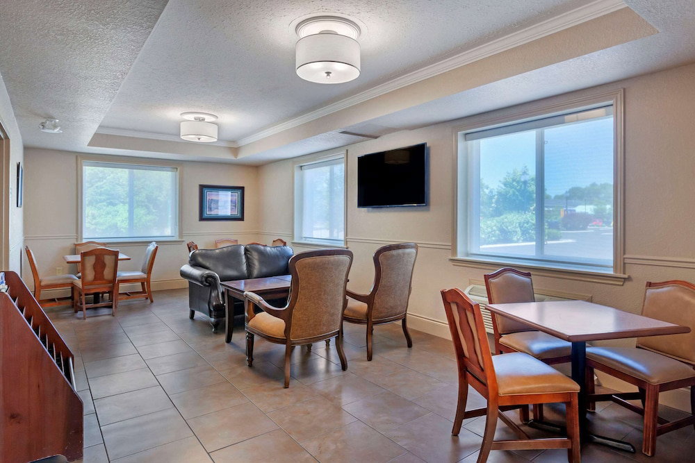 Comfort Inn & Suites Thousand Islands Harbour District, Canada