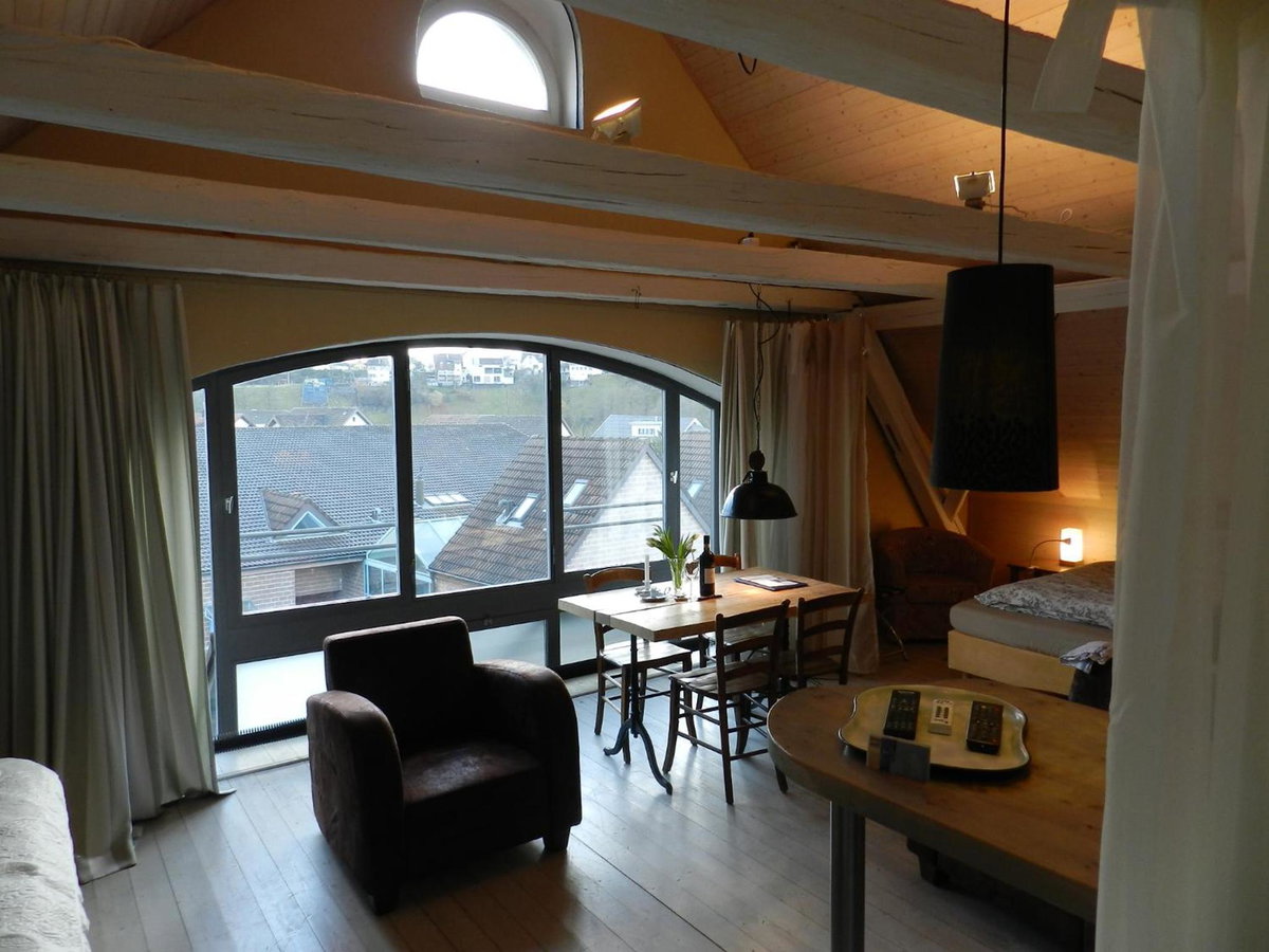 Blue Wall BnB - business apartments, Switzerland