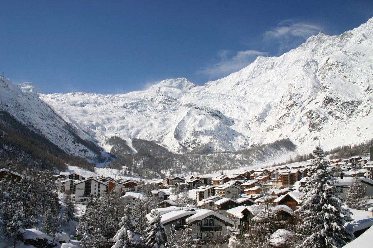 Hotel THE LARIX ski-in ski-out, Switzerland