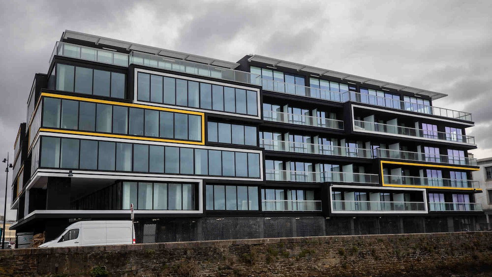 Hôtel Barracuda & Spa, Centre Port, pieds dans l'eau, vue mer, France